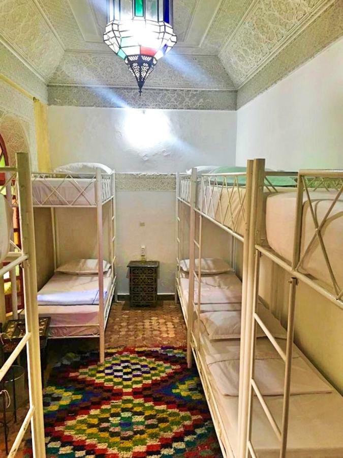 Cama en habitación compartida mixta de 10 camas